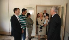 ПРЕДСЕДНИК НИКОЛИЋ СА СУПРУГОМ ПОСЕТИО УБСКА СЕЛА